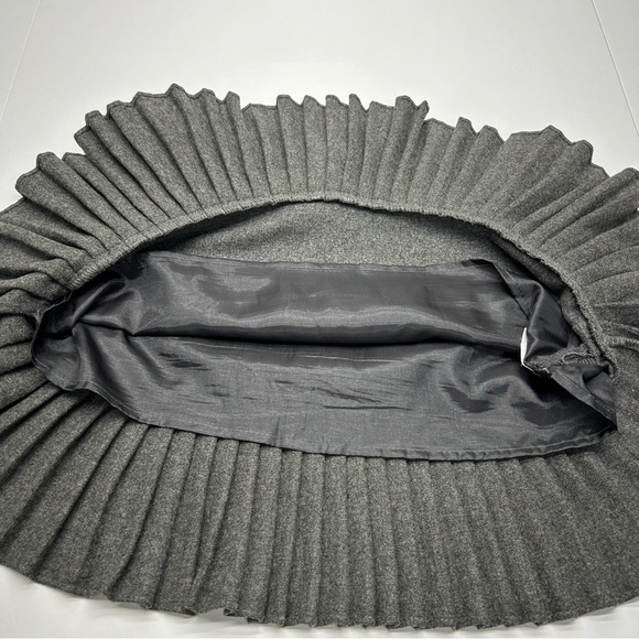 GAP VINTAGE Charcoal Gray Virgin Wool Skirt W 4 Pleated Bottom Side Zip Lined - Picture 8 of 15